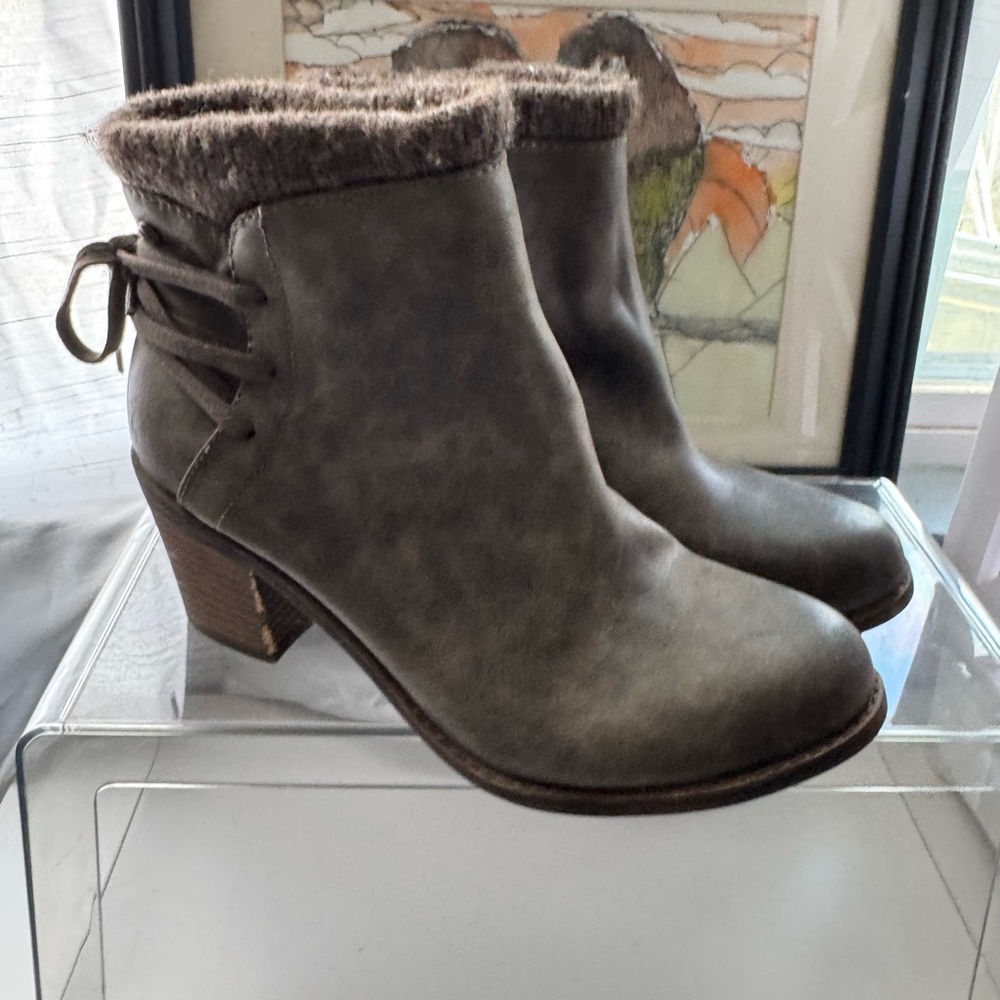 Roxy Dakota Taupe Fur Lined Corset Back Ankle Boots